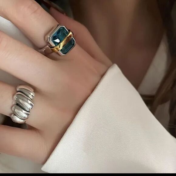 Bold Elegance: Adjustable Sterling Silver Statement Ring - Picture 4 of 6